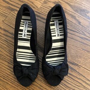 American eagle black wedges